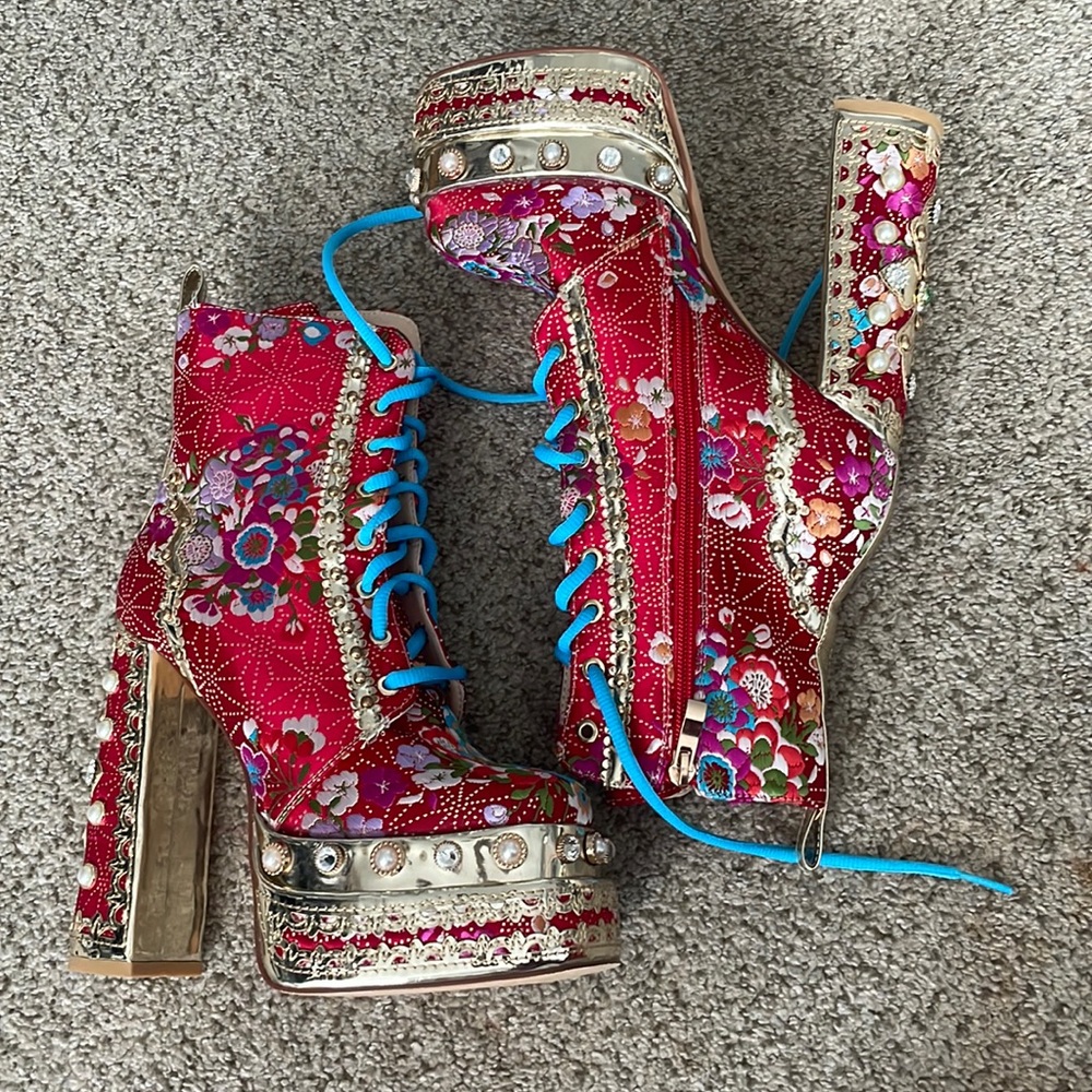 Azalea Wang Eva Bootie in Red